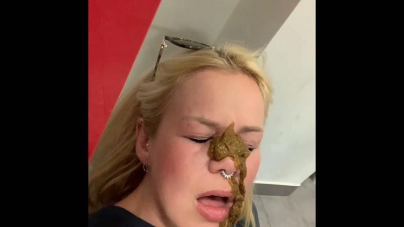 Public in the bank! He shits me in the face Devil Sophie - Public brazen shit in the burger car in front of the burger shop! Devil Sophie 2022 (FullHD)