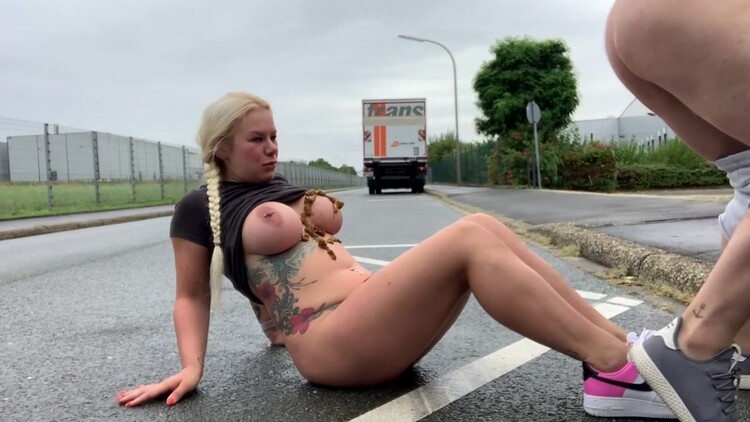 Hungry for sports - please shit me really full - Public on the roadside 2022 - Devil Sophie (FullHD)