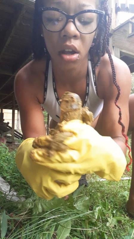 outside playing in poop and dildo. P1 2024 - Ebony Ella (UltraHD/2K)