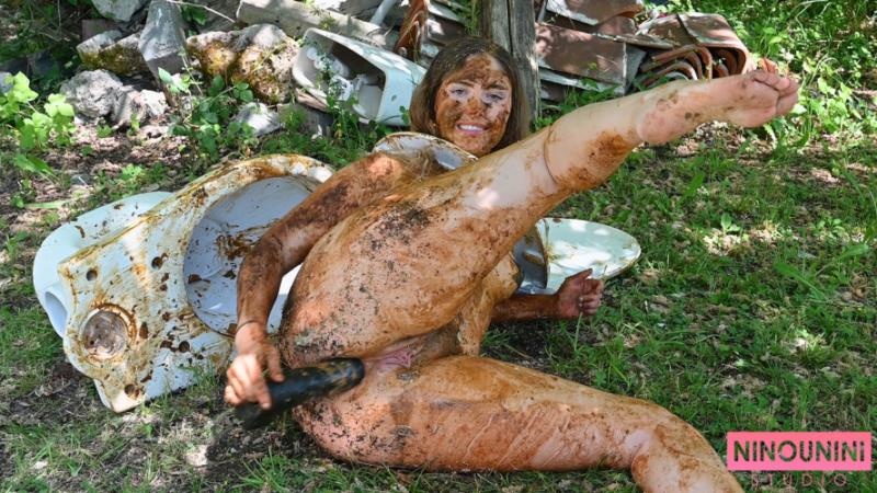 REAL HUMAN PUBLIC TOILET EATS SHIT (ENG SUBS) 2025 - Ninounini (UltraHD/4K)