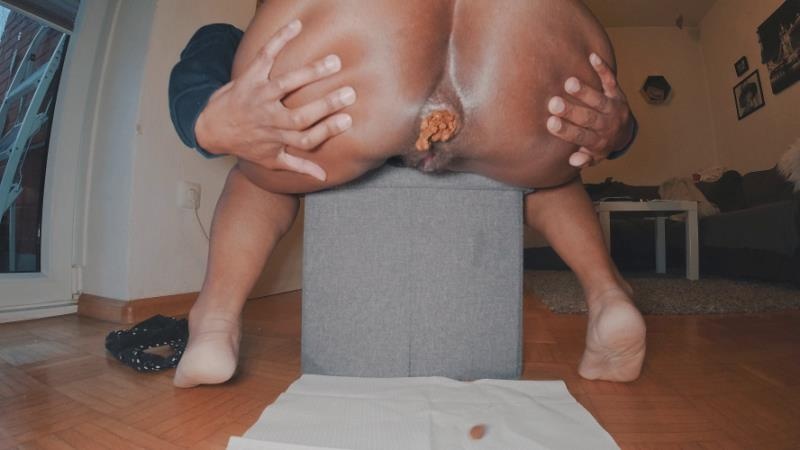 Hard ebony poop in living room 2026 (UltraHD/4K)