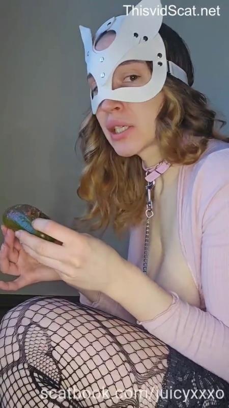 Juicy Shoves a Big Pickle Deep in Her Ass Then Pulls It Out and Eats It Covered in Shit. P1 2026 (SD)