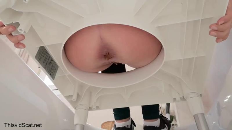 Shitting in the Bathtub Through Chair. P1 2026 (HD)