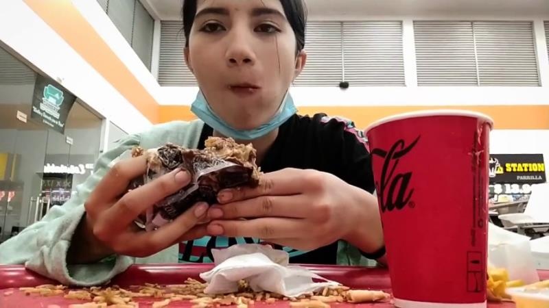 She Eats A Scat Burger 006b38b 2026 (HD)