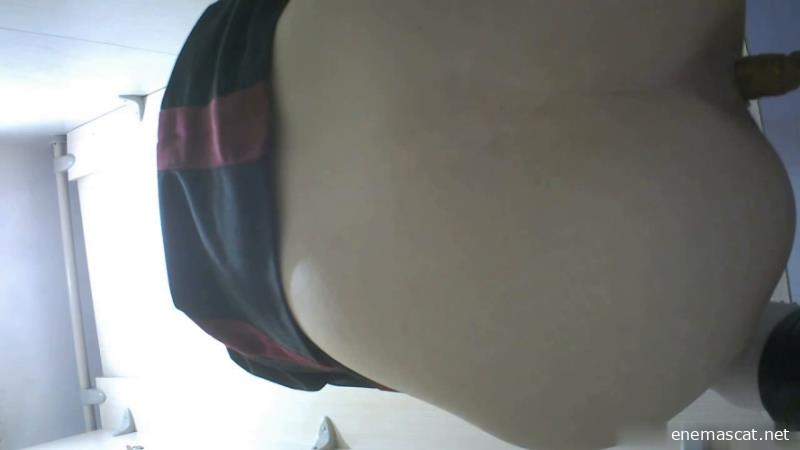 Chinese Girl Pees With Skirt Lifted P1 2026 (HD)